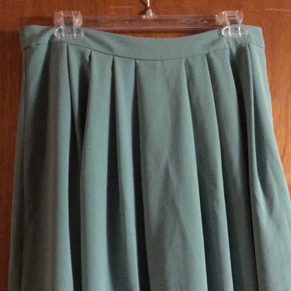 Hi-low Skirt - Picture 2 of 4